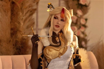 Картинка девушки симонет+секунова образ диван