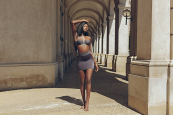 Картинка naomi+nash девушки naomi nash темнокожая чернокожая девушка модель брюнетка красотка поза флирт стройная сексуальная фигура