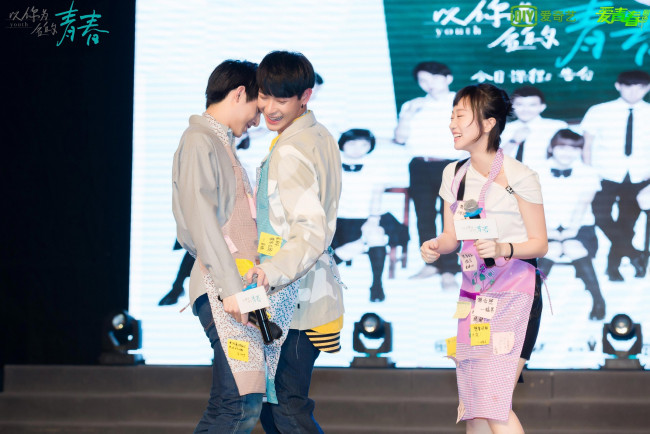 Обои картинки фото разное, знаменитости, актеры, записки, сцена, фанмит