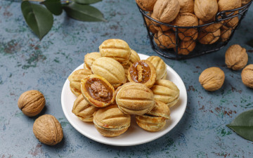 обоя еда, пирожные,  кексы,  печенье, грецкие, орехи, печенье, крем