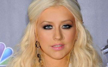 Картинка музыка christina aguilera длинные серьги