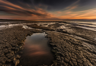 Картинка природа побережье берег вода небо облака закат