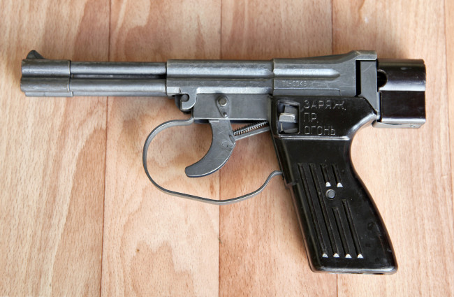 Обои картинки фото оружие, пистолеты, подводный