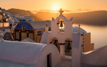 Картинка города санторини+ греция колокола