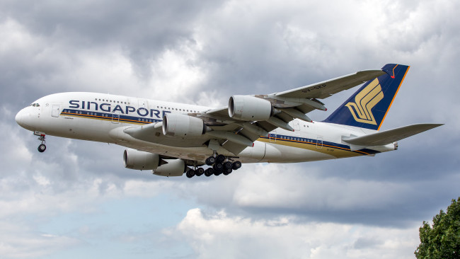 Обои картинки фото airbus a380-841, авиация, пассажирские самолёты, авиалайнер