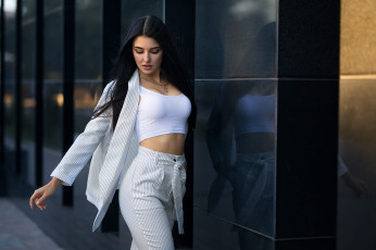 обоя kristina romanova, девушки, кристина романова, kristina, romanova, кристина, романова, девушка, красотка, брюнетка, стройная, сексуальная, взгляд, поза, причёска, макияж, флирт, фигура, белый, красавица