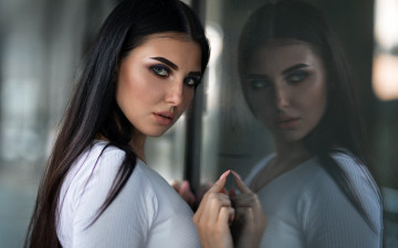 обоя kristina romanova, девушки, кристина романова, kristina, romanova, кристина, романова, девушка, красотка, брюнетка, стройная, сексуальная, взгляд, поза, причёска, макияж, флирт, фигура, белый, красавица