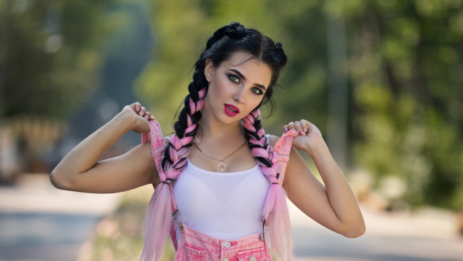 Обои картинки фото kristina romanova, девушки, кристина романова, kristina, romanova, кристина, романова, девушка, красотка, брюнетка, стройная, сексуальная, взгляд, поза, причёска, макияж, флирт, фигура, белый, красавица