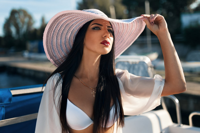 Обои картинки фото kristina romanova, девушки, кристина романова, kristina, romanova, кристина, романова, девушка, красотка, брюнетка, стройная, сексуальная, взгляд, поза, причёска, макияж, флирт, фигура, белый, красавица