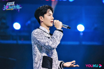 обоя мужчины, wang yi bo, актер, певец, микрофон