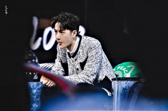 Картинка мужчины wang+yi+bo актер певец танцор язык