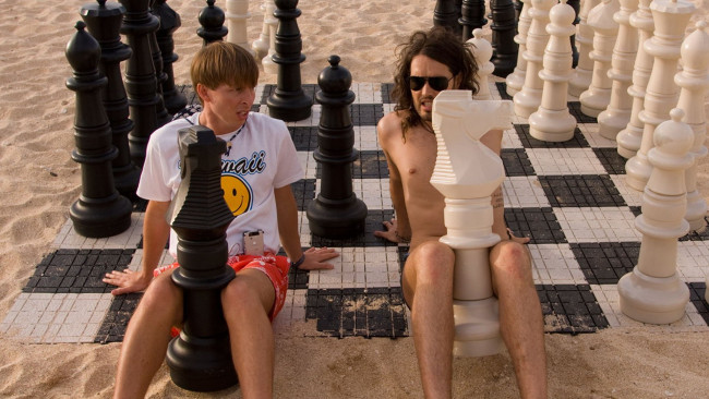 Обои картинки фото кино фильмы, forgetting sarah marshall, мужчины, шахматы