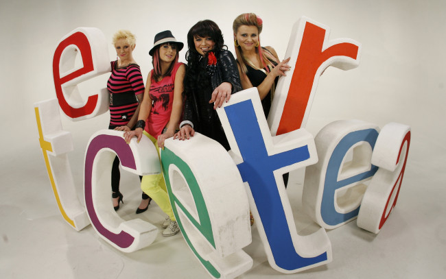 Обои картинки фото музыка, -евровидение, sinead, and, black, daisys