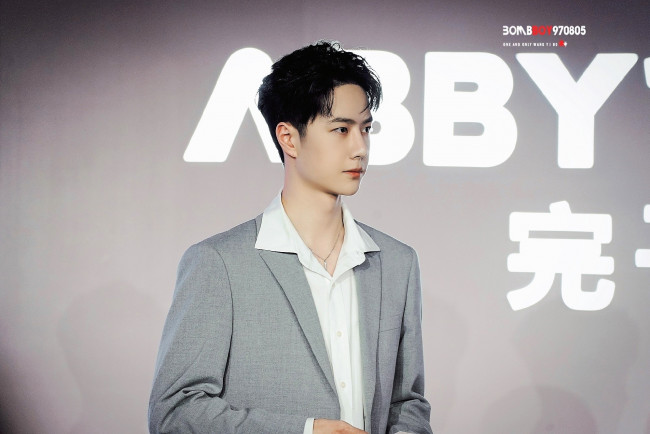 Обои картинки фото мужчины, wang yi bo, артист, пиджак