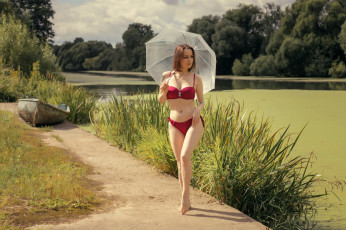 Картинка девушки -+рыжеволосые+и+разноцветные пруд лодка зонтик купальник