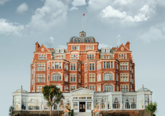 Картинка города -+здания +дома отель англия здание облака европа