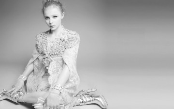 Картинка девушки chloe+grace+moretz монохром