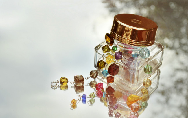 Обои картинки фото разное, украшения,  аксессуары,  веера, разноцветные, бусы