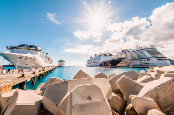 Картинка disney+fantasy+&+friends+in+st+maarten корабли лайнеры порт причалы суда
