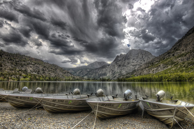 Обои картинки фото корабли, моторные лодки, горы, озеро, лодки, моторы