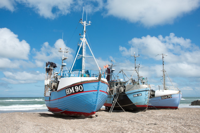 Обои картинки фото корабли, баркасы ,  буксиры, пляж, шнуны