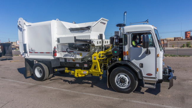 Обои картинки фото автомобили, мусоровозы, мусорщик