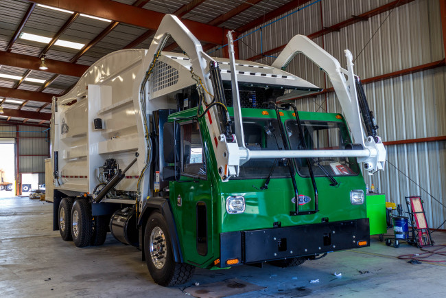 Обои картинки фото автомобили, мусоровозы, мусорщик