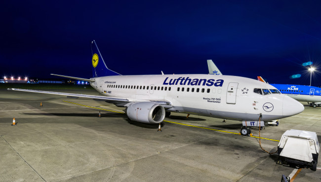 Обои картинки фото авиация, пассажирские самолёты, авиалайнер