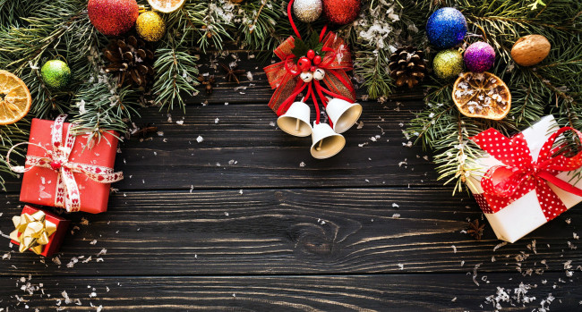 Обои картинки фото праздничные, - разное , новый год, шарики, колокольчики, гирлянда