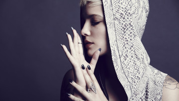 Картинка holzi-eshli-frandjipani- музыка halsey женщина