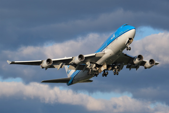 Обои картинки фото авиация, пассажирские самолёты, авиалайнер