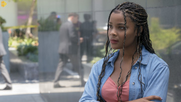 Картинка ajiona+alexus кино+фильмы runaways+ сериал мулатка актриса модель девушка взгляд поза ajiona alexus чернокожая темнокожая причёска брюнетка