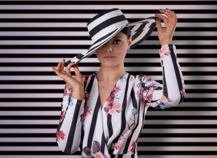 Картинка девушки -+брюнетки +шатенки девушка красивая супер секси няша нежная классная модница лапочка мадам