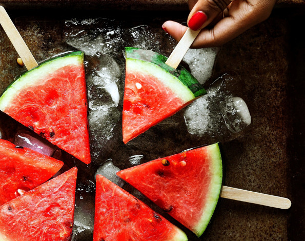 Обои картинки фото еда, арбуз, лед, сочный