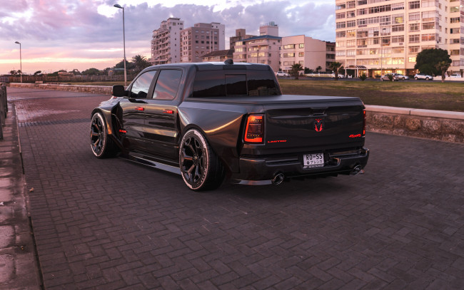 Обои картинки фото dodge ram 1500, автомобили, виртуальный тюнинг, dodge, ram, 1500, ух, какаую, грязь, он, тварить, умеет, мама, родная