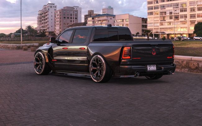 Обои картинки фото dodge ram 1500, автомобили, виртуальный тюнинг, dodge, ram, 1500, ух, какаую, грязь, он, тварить, умеет, мама, родная