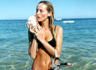 обоя девушки, adriana sklenarikova , karembeu, модель, блондинка, купальник, ракушка, раковина, маска, море