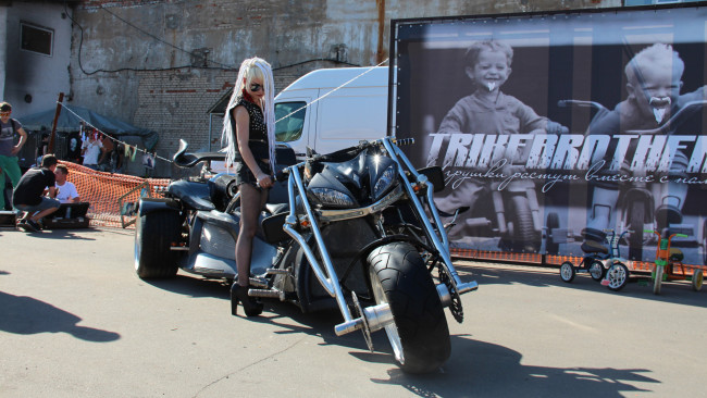 Обои картинки фото мотоциклы, мото с девушкой, красивая, девушка