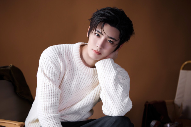 Обои картинки фото мужчины, hou ming hao, актер, свитер