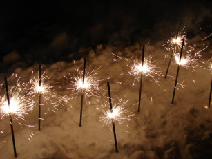 Картинка бенгальские огни разное салюты фейерверки