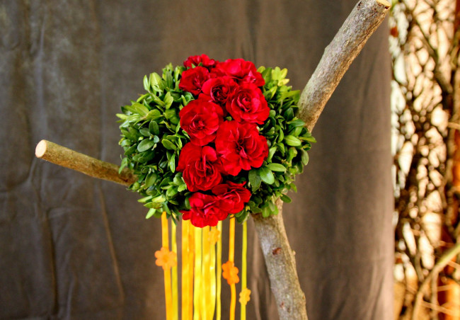 Обои картинки фото цветы, букеты, композиции, зелень, розы