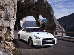 Картинка автомобили nissan datsun скала дорога