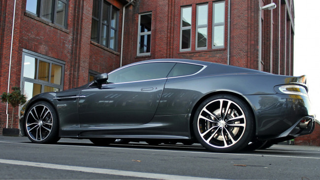 Обои картинки фото aston, martin, dbs, автомобили, скорость, автомобиль, стиль, мощь