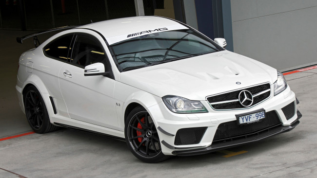 Обои картинки фото mercedes, coupe, автомобили, benz, стиль, мощь, скорость, автомобиль