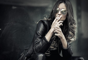 Картинка девушки -unsort+ брюнетки +шатенки очки сигарета стиль