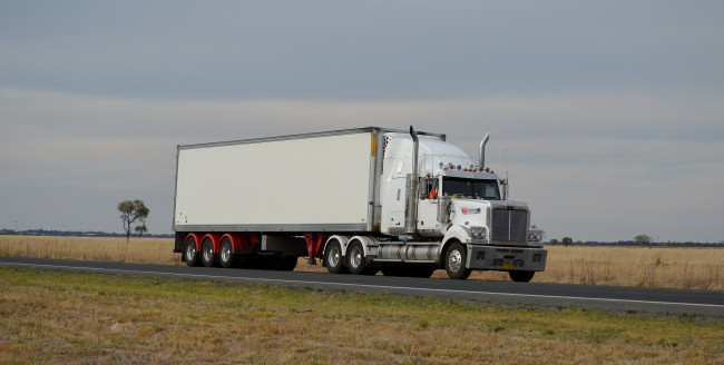 Обои картинки фото western star, автомобили, western, star, trucks, тяжелые, грузовики, запчасти, сша