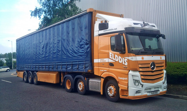 Обои картинки фото mercedes, автомобили, mercedes trucks, двигатели, автобусы, грузовики, легковые, подразделение, daimler, ag, германия, mercedes-benz