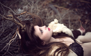 Картинка девушки -unsort+ креатив белье ветки рога взгляд эротика макияж девушка