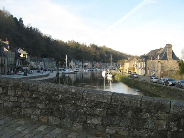 Обои картинки фото динан,  франция, города, - улицы,  площади,  набережные, франция, дома, мост, корабли