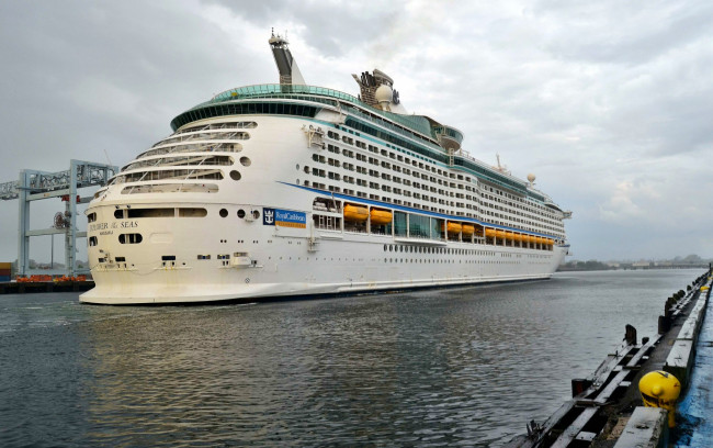 Обои картинки фото explorer of the seas, корабли, лайнеры, лайнер, круизный